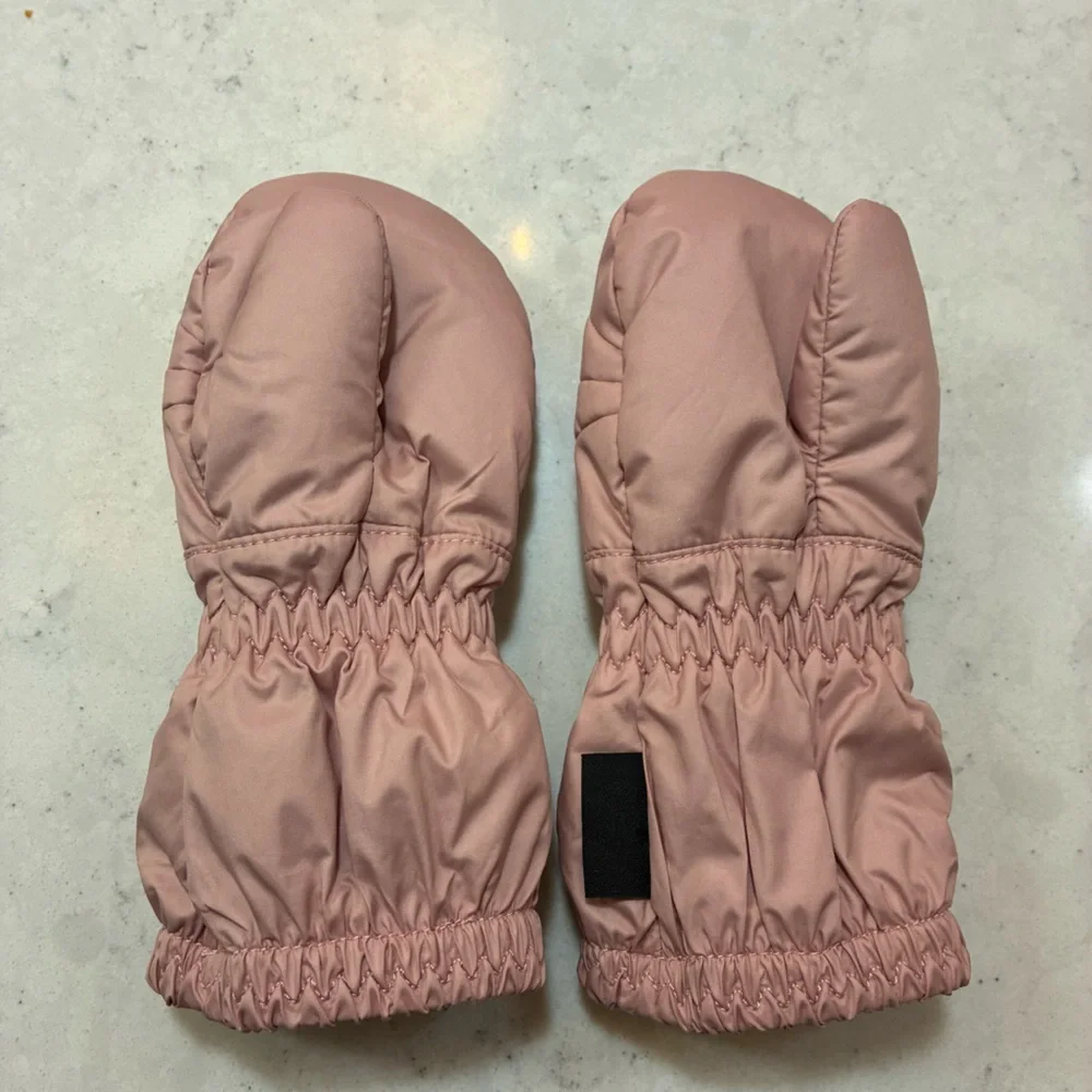 Patagonia Baby Puff Mittens in Fuzzy Mauve